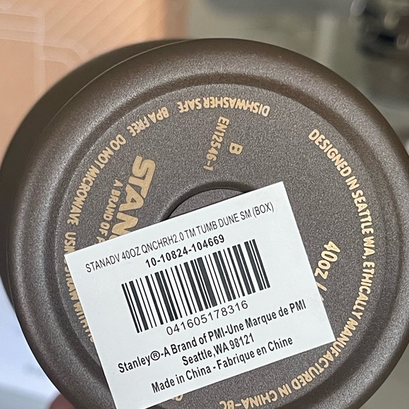 Stanley Tumbler in brown and gold - Picture 3 of 5